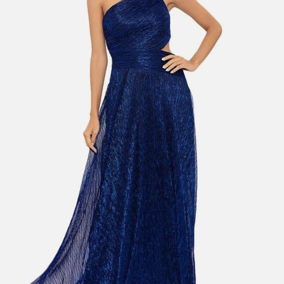 Betsy & Adams Formal Dress - Picture 10 of 11